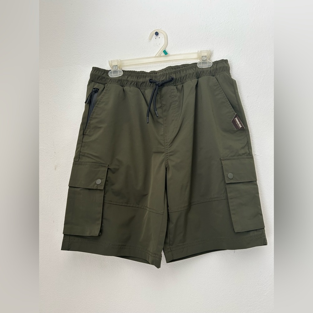 Sp essentials Green Shorts Size Medium